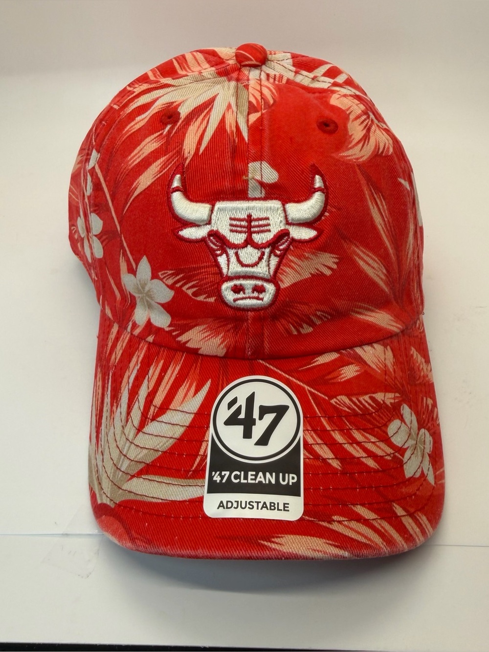 New Chicago Bulls Men's '47
Tropicalia Floral Adjustable Hat Red
One Size osfa